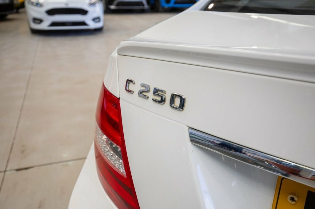 Mercedes-Benz C Class 2.1L Amg Sport Edition LR64YSG White #6