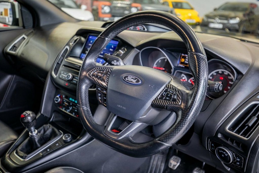 Ford Focus 2L St-3 SG67EXB White #2
