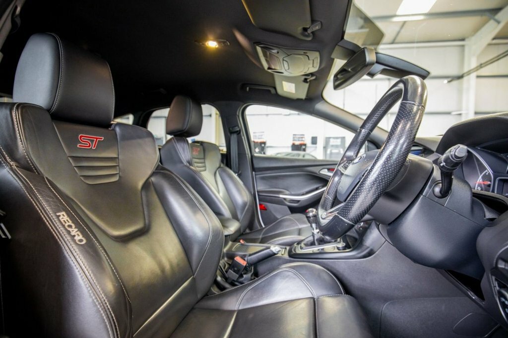 Ford Focus 2L St-3 SG67EXB White #3