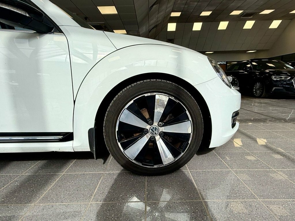 Volkswagen Beetle 2L Sport White #3