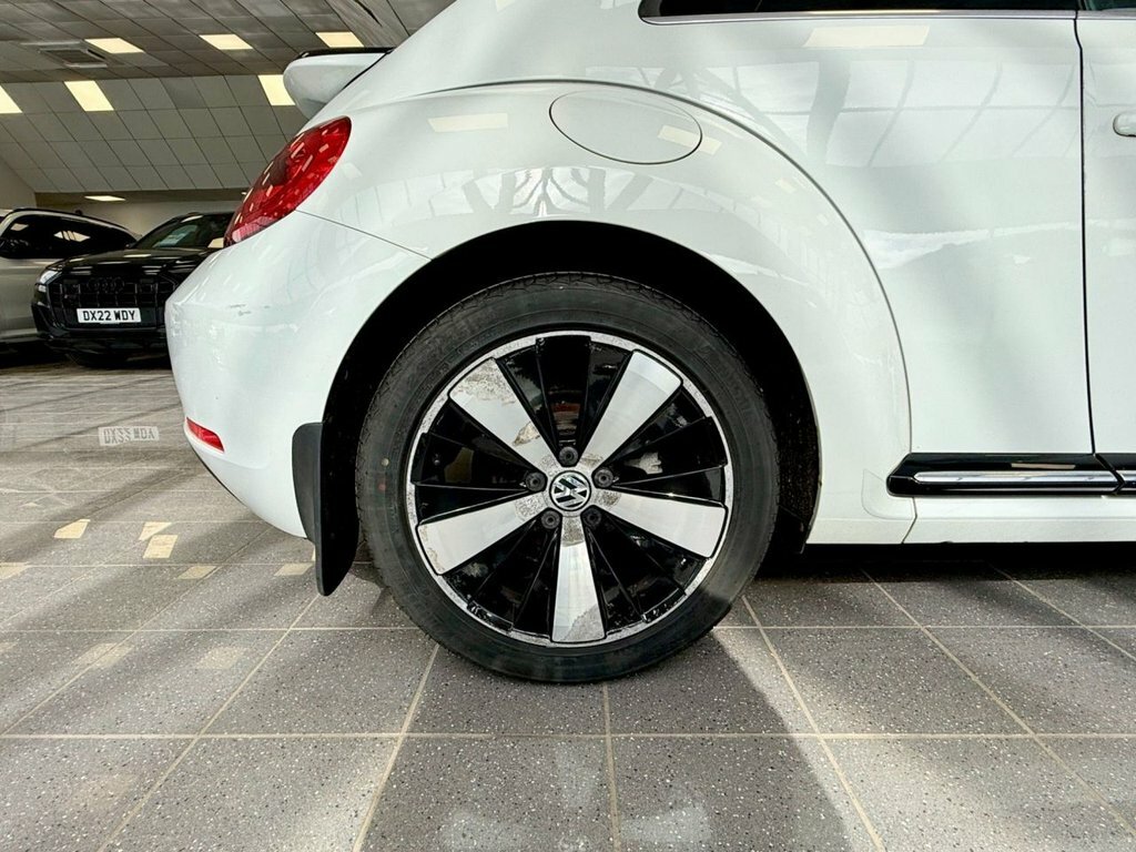 Volkswagen Beetle 2L Sport White #4