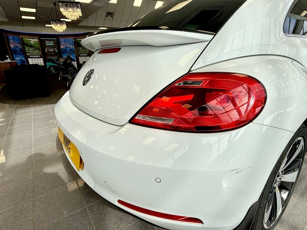 Volkswagen Beetle 2L Sport White #6