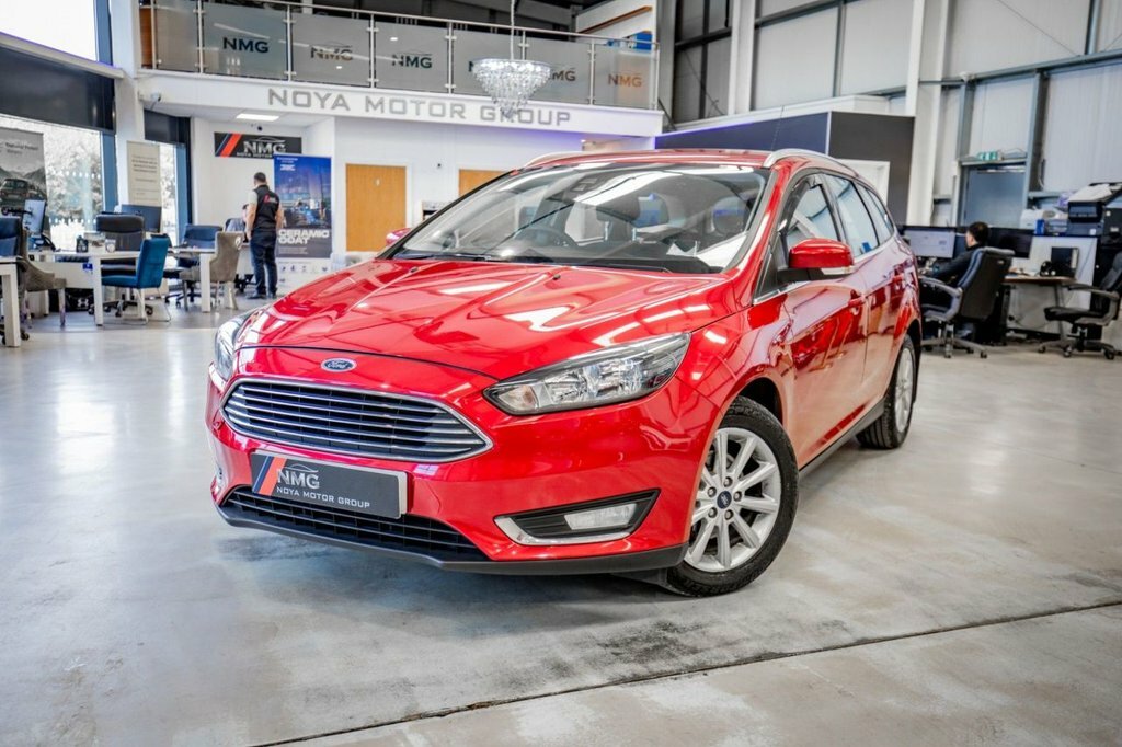 Ford Focus 1L Titanium HW17HFO Red #4