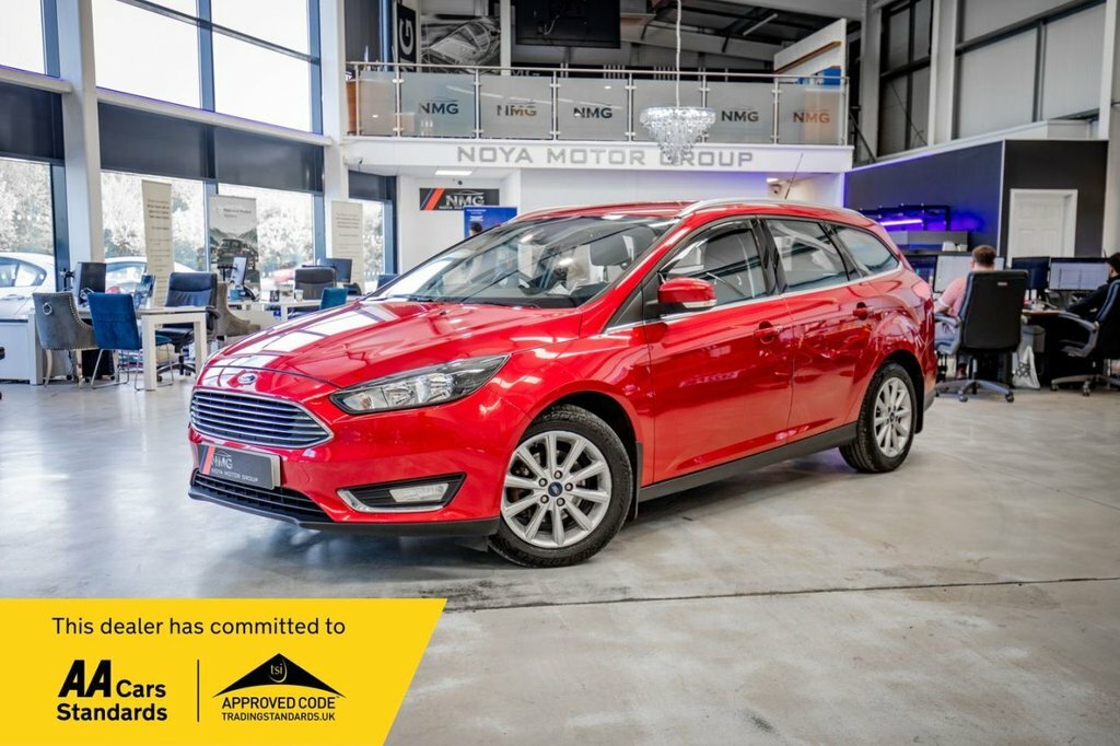 Ford Focus 1L Titanium HW17HFO Red