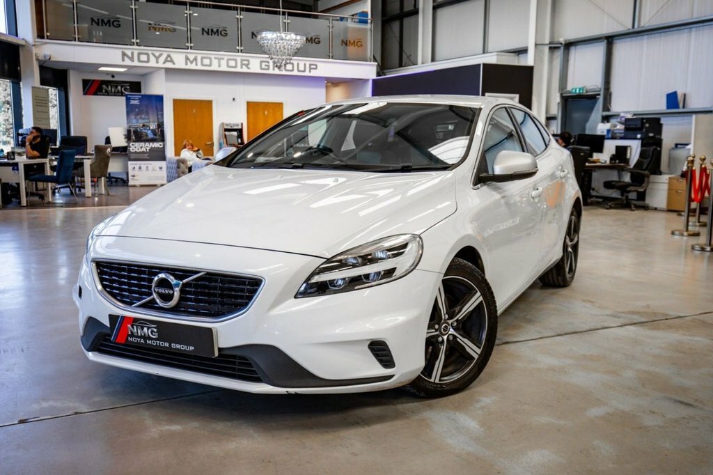 Volvo V40 2L R-design AU66RXX White #4