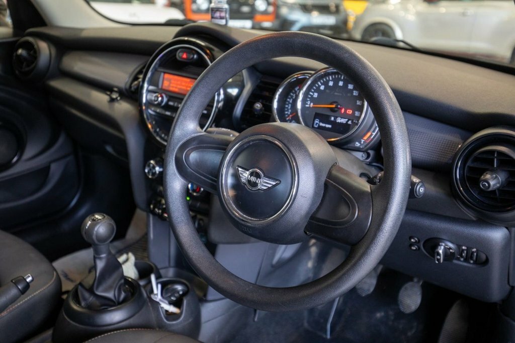 Mini Hatch 1.5L Cooper NA67UYL Black #2