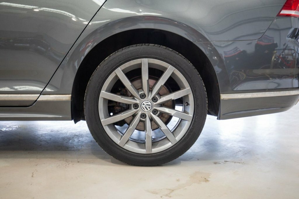 Volkswagen Passat 2L R-line NJ17OZX Grey #6