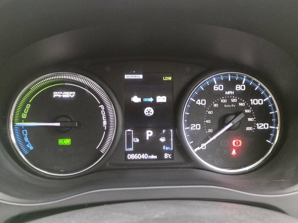 Mitsubishi Outlander 2.0H 12Kwh Gx4hs Suv Plug-in Hybrid Cvt DK16PVE White #5