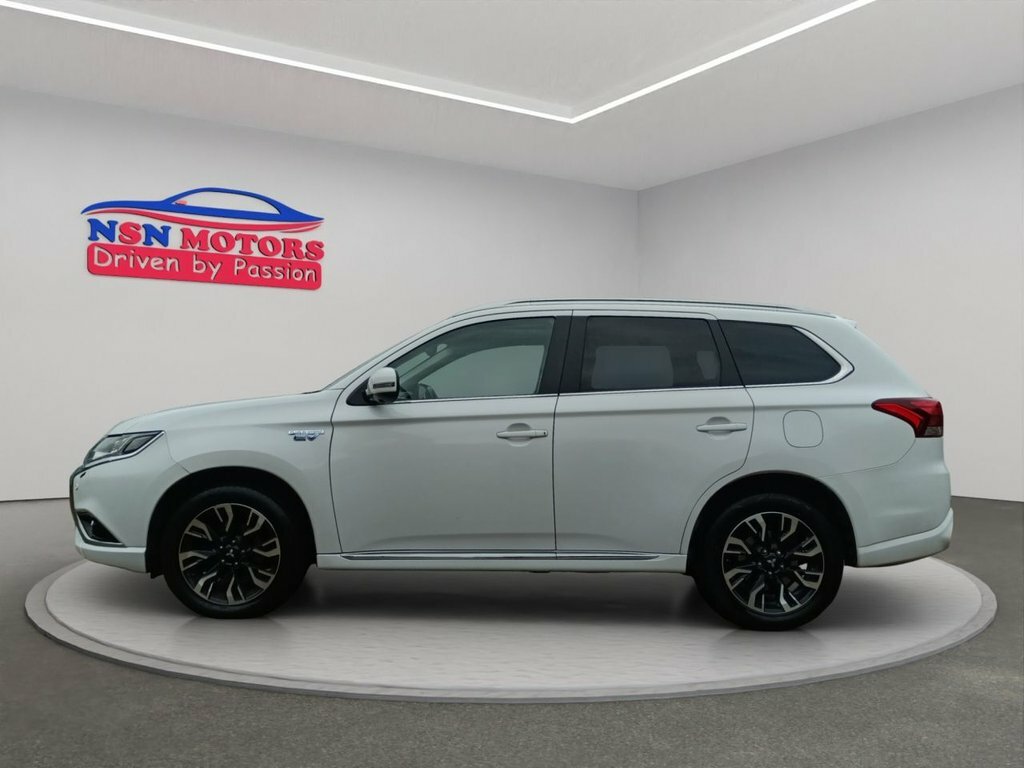 Mitsubishi Outlander 2.0H 12Kwh Gx4hs Suv Plug-in Hybrid Cvt DK16PVE White #3