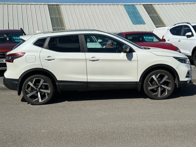 Nissan Qashqai Dci Tekna Suv CU68ZZY White #2