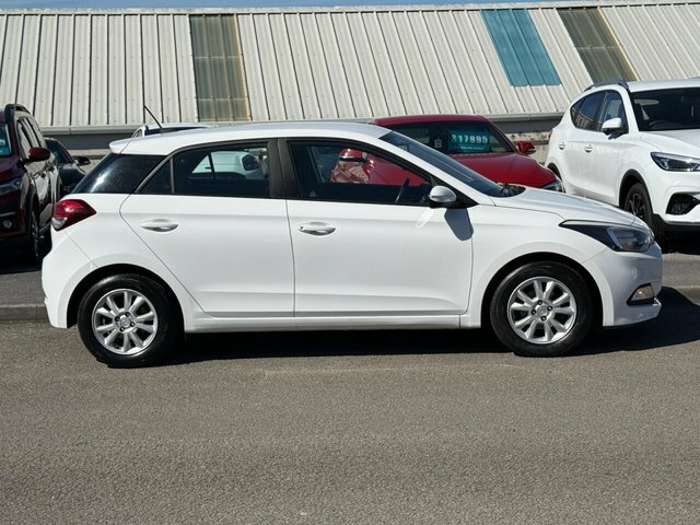 Hyundai I20 Se Hatchback CV18BCU White #2