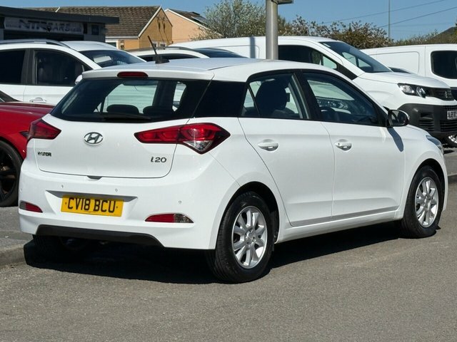 Hyundai I20 Se Hatchback CV18BCU White #3