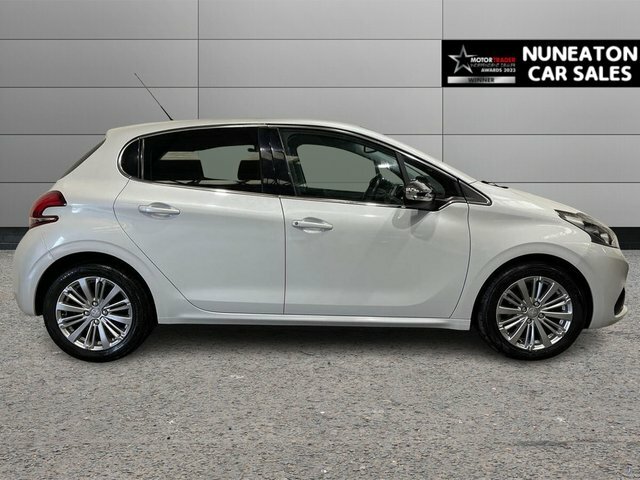 Peugeot 208 1.2 Puretech Allure Hatchback Eat Euro White #2