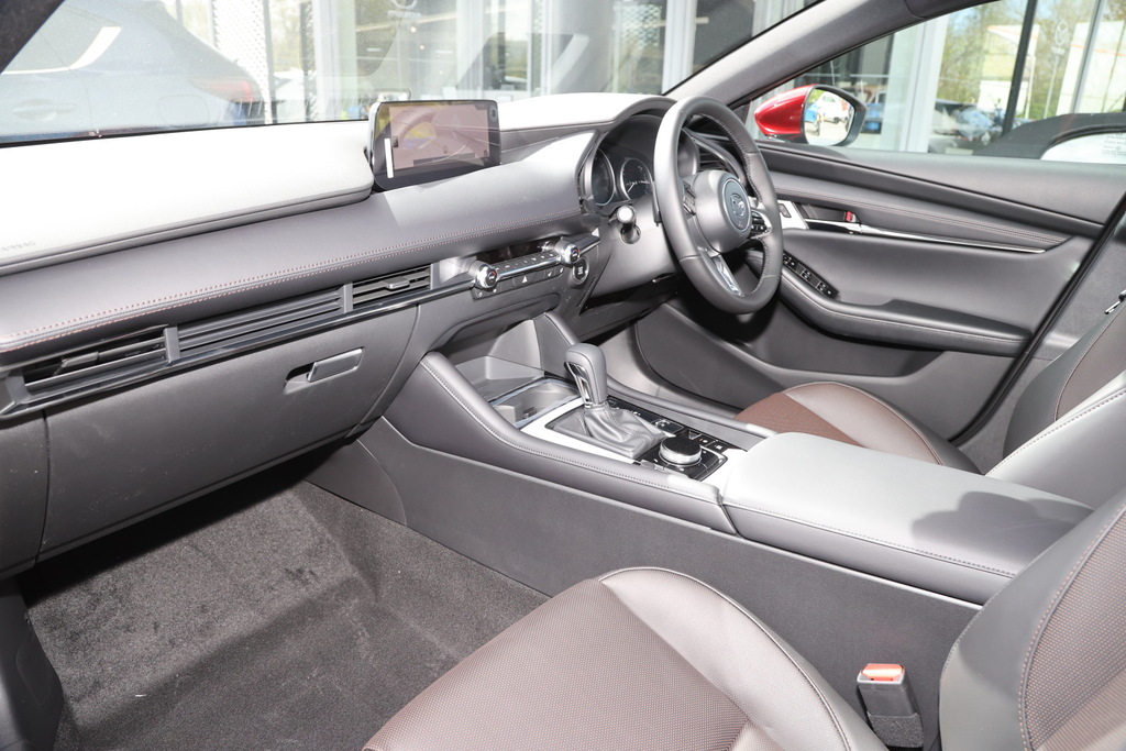 Mazda 3 2.5 E-skyactiv G Mhev 140 Takumi #2