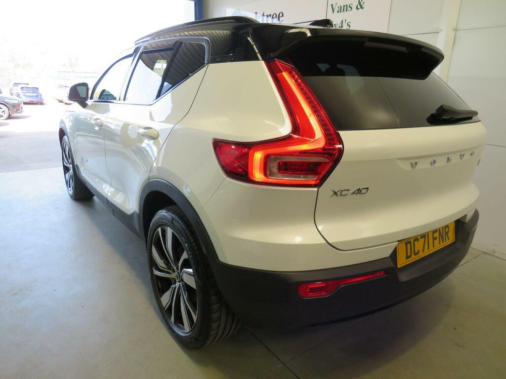 Volvo XC40 1.5H T5 Recharge 10.7Kwh Ultimate Dark Euro 6 DC71FNR White #4
