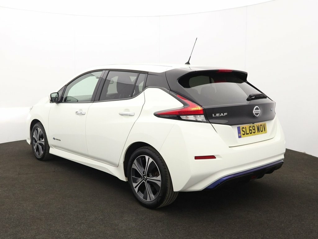 Nissan Leaf Hatchback SL69WOV White #4