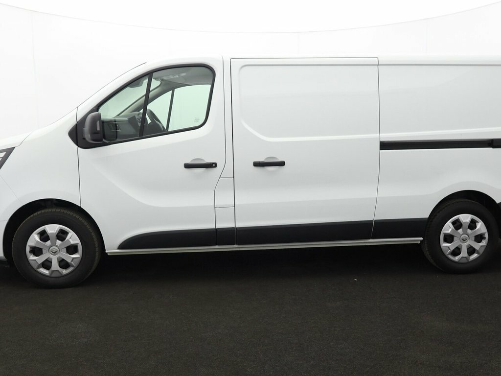 Renault Trafic 2L Business CE22FZH White #4