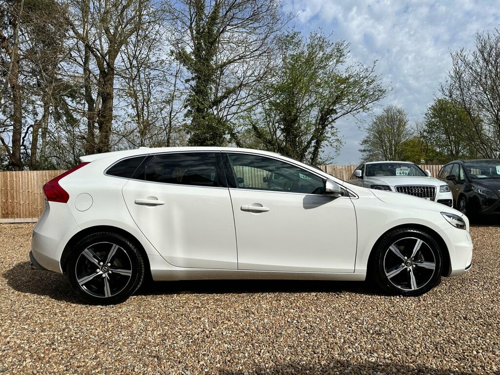 Volvo V40 2.0 T2 R-design Nav Plus Euro 6 Ss LS18UWK White #3