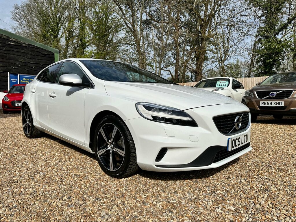 Volvo V40 2.0 T2 R-design Nav Plus Euro 6 Ss LS18UWK White #2