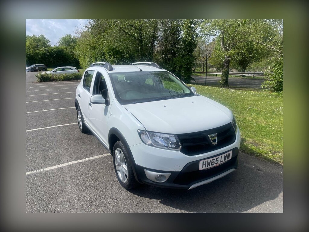 Dacia Sandero Stepway 0.9 Tce Ambiance Hatchback Euro White