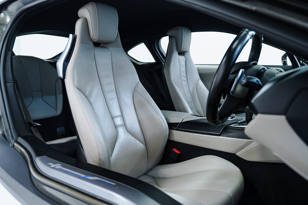 BMW i8 Hybrid White