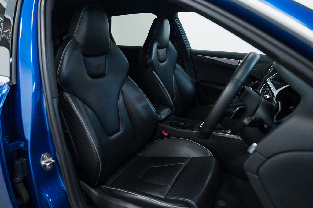 Audi RS4 Avant Petrol Blue