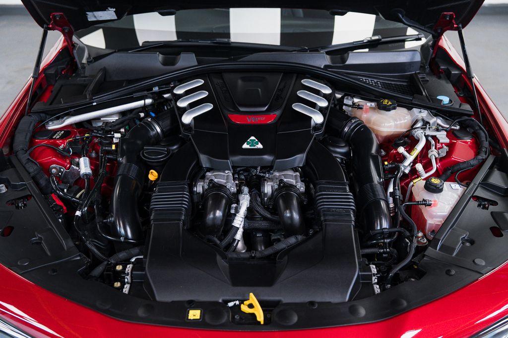 Alfa Romeo Giulia V6 Biturbo Quadrifoglio Red #3