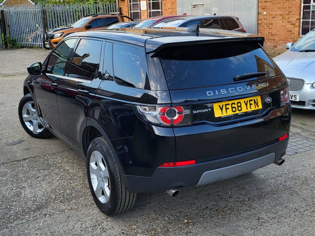 Land Rover Discovery Sport Ed4 Se Tech Suv Euro 6 Ss 5 Seat YF68YFN Black #4