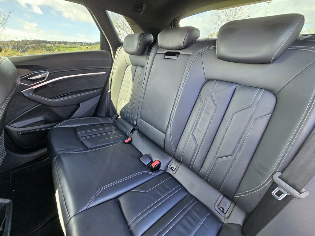 Audi E-tron 55 Black Edition LL21JFK Black #6