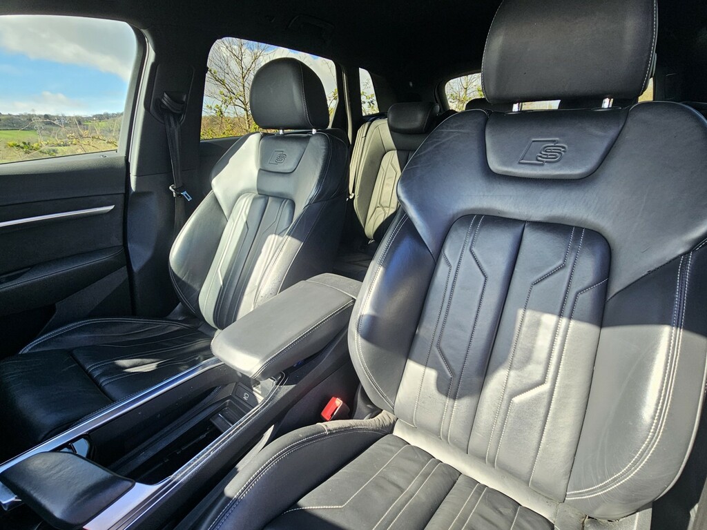 Audi E-tron 55 Black Edition LL21JFK Black #2
