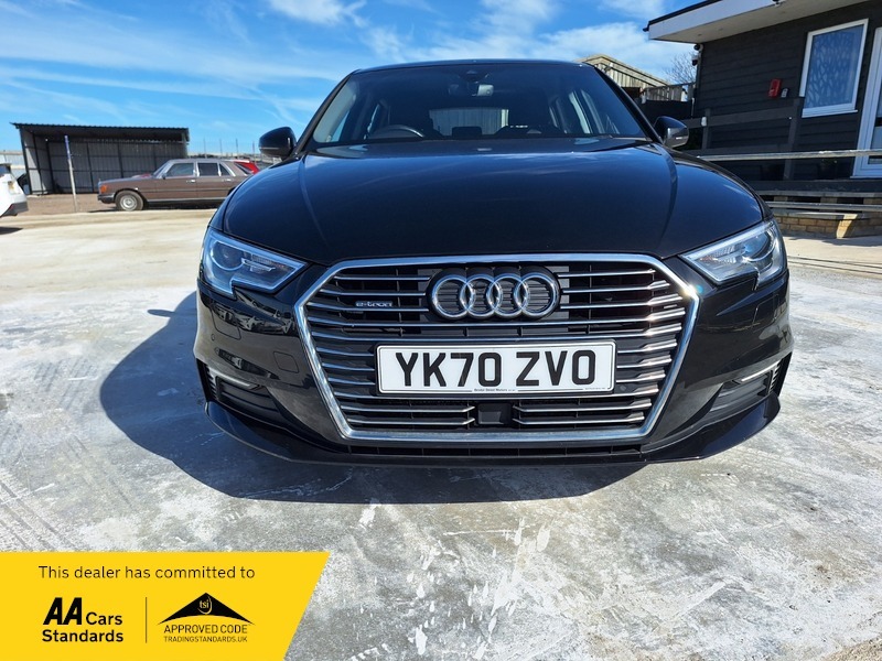 Audi A3 1.4 Tfsie 40 E-tron YK70ZVO Black #2