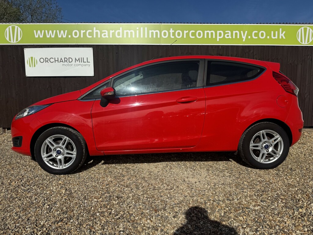 Ford Fiesta Hatchback 1.3 Zetec 2014 BF14UEM Red #3