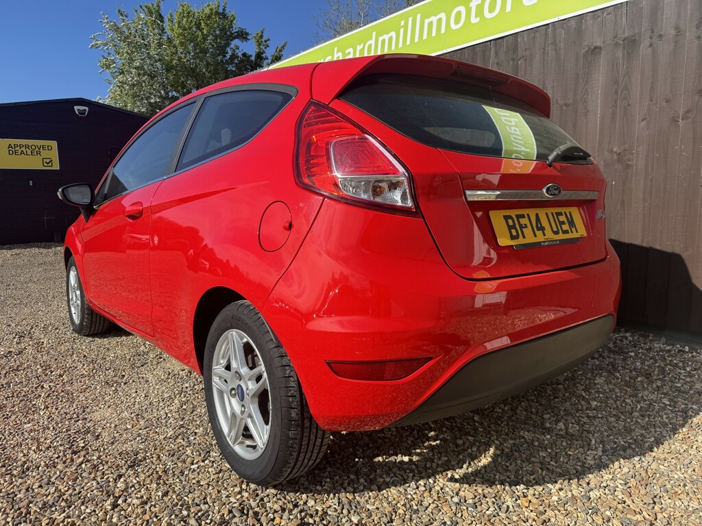 Ford Fiesta Hatchback 1.3 Zetec 2014 BF14UEM Red #4