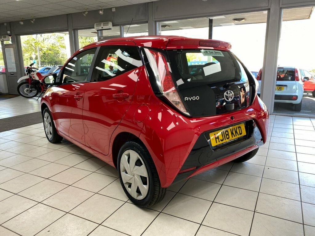Toyota Aygo 1L X-play Red #6