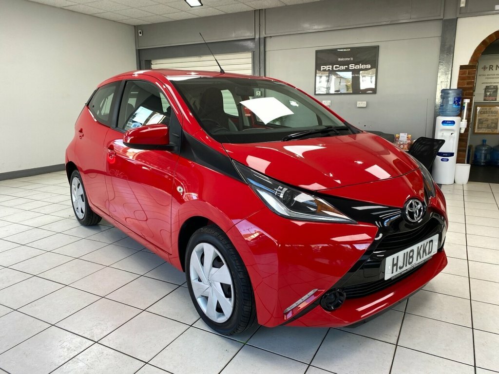 Toyota Aygo 1L X-play Red #4