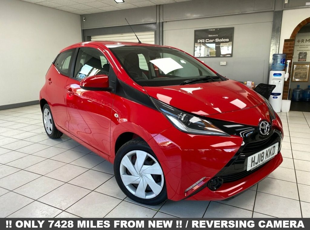 Toyota Aygo 1L X-play Red