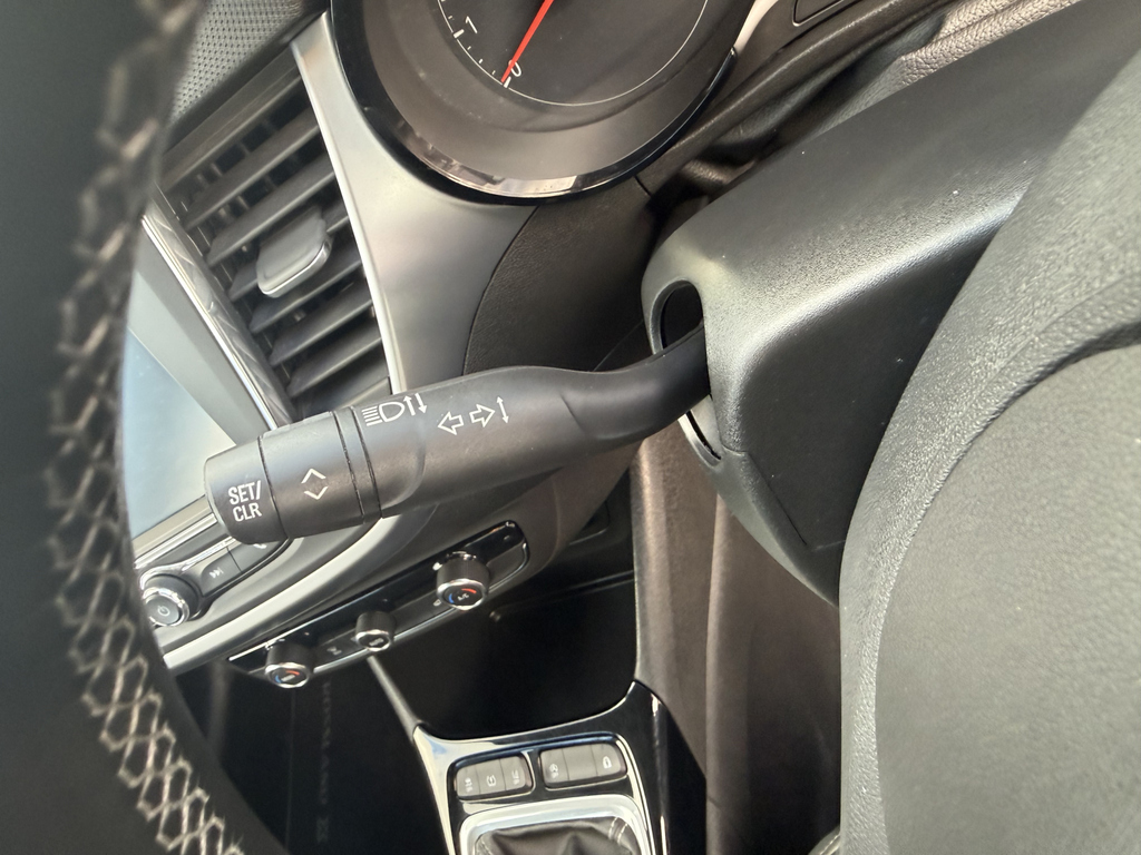 Peugeot e-208 100Kw Gt 50Kwh LS75UAN White #2