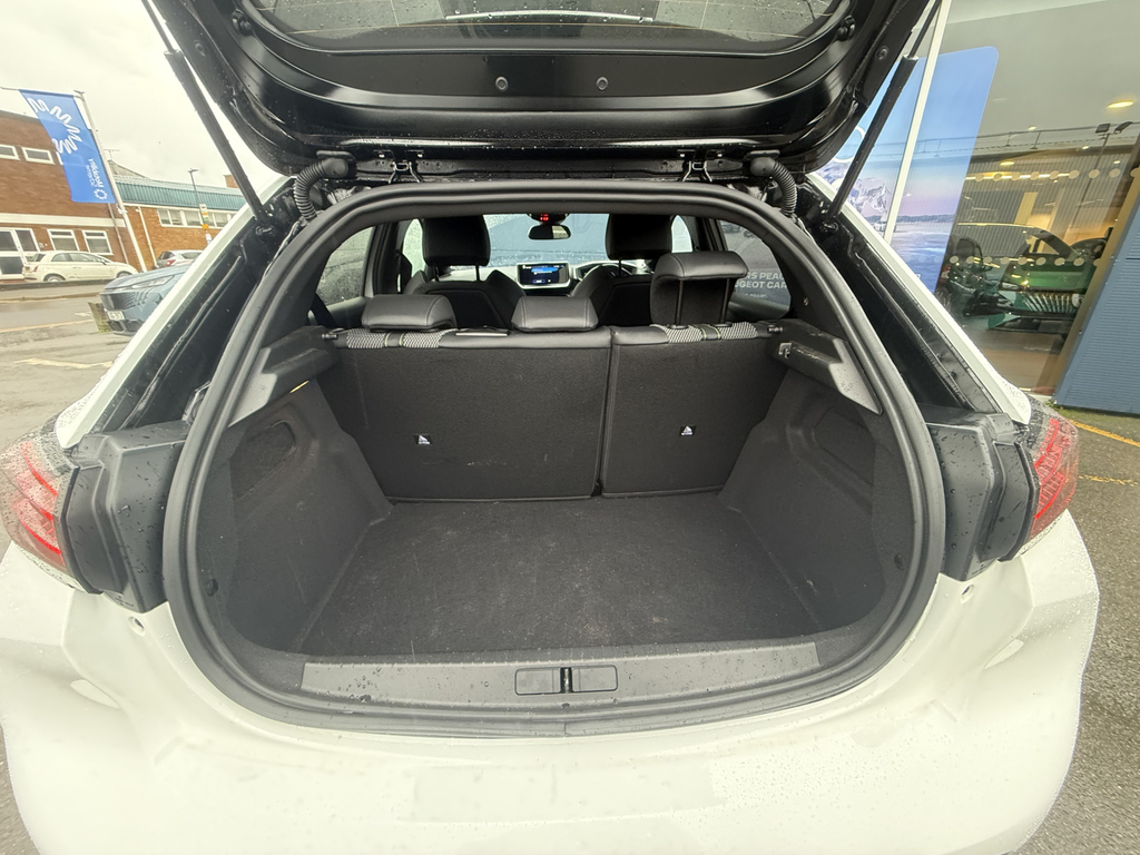 Peugeot e-208 100Kw Gt 50Kwh LS75UAN White #5
