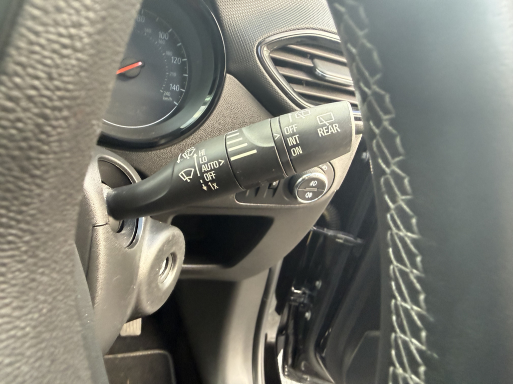Peugeot e-208 100Kw Gt 50Kwh LS75UAN White #3