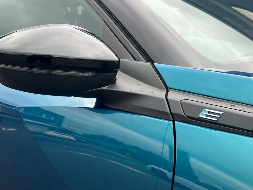 Peugeot 2008 Gt Premium 54 Khw LN75YPD Blue #4