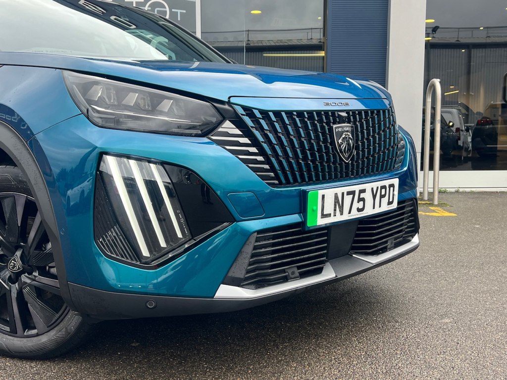 Peugeot 2008 Gt Premium 54 Khw LN75YPD Blue #2