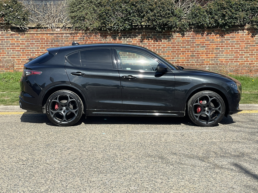 Alfa Romeo Stelvio 2.0 Turbo 280 Competizione Awd Black #3
