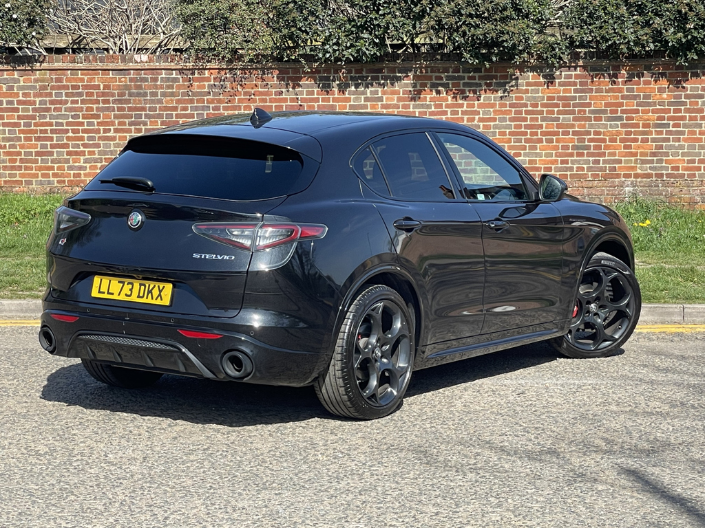 Alfa Romeo Stelvio 2.0 Turbo 280 Competizione Awd Black #2