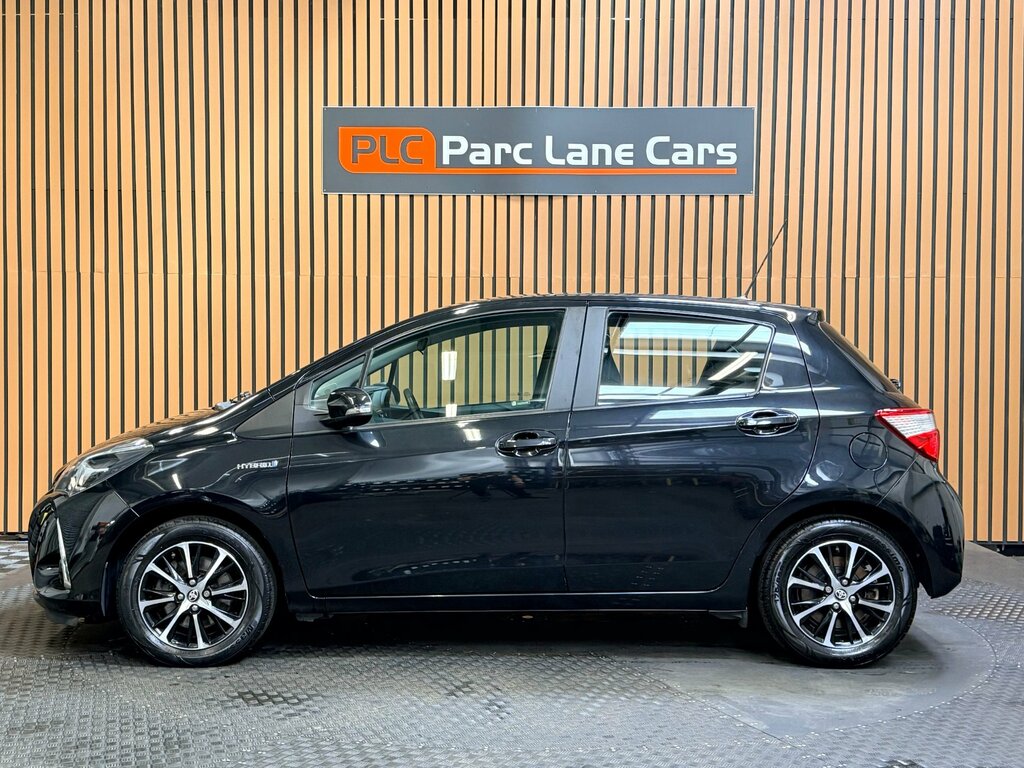 Toyota Yaris 1.5 Vvt-h Icon Tech Hatchback Hybrid E- NC68XUO Black #4