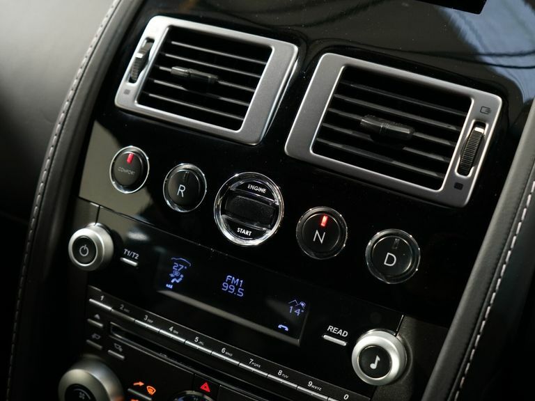 Aston Martin Vantage V12 Carbon Black Edition Black #40