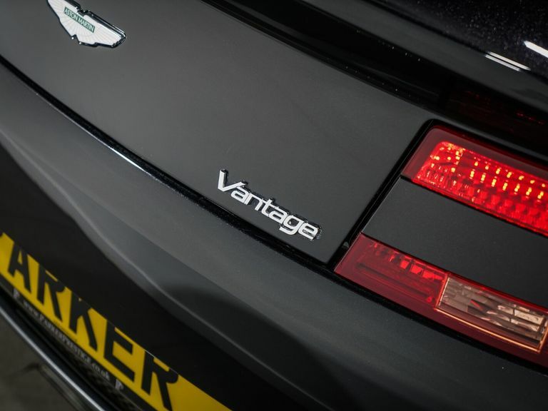 Aston Martin Vantage V12 Carbon Black Edition Black #21