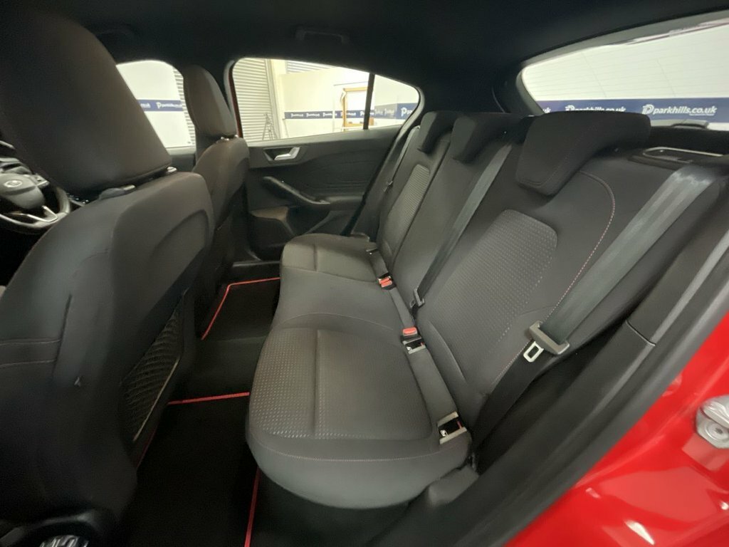 Ford Focus 1L St-line CK68KXP Red #5