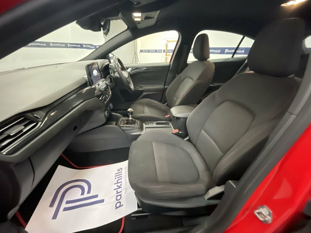 Ford Focus 1L St-line CK68KXP Red #4
