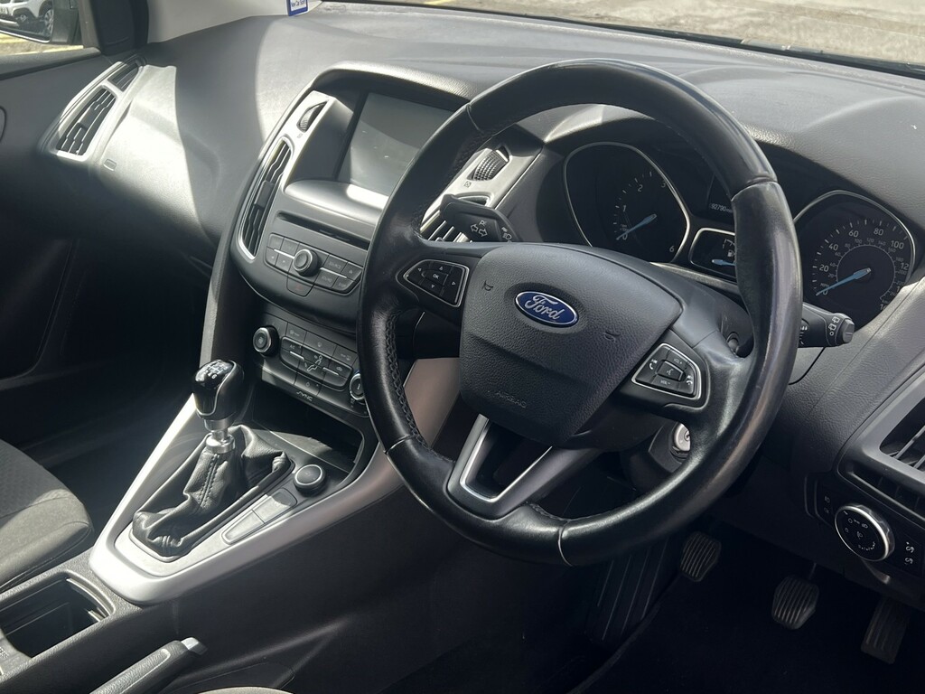 Ford Focus Hatchback 1.5 Tdci Zetec 2015 WO15LVP Black #6