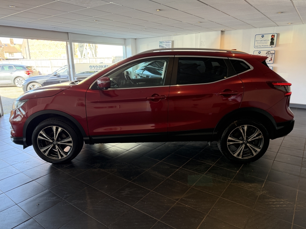 Nissan Qashqai 1.5 N-connecta Dci KV67FFE Red #4